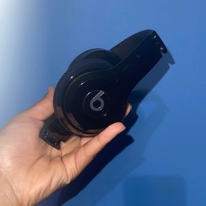 Hello, I am selling these wireless black beats headphones for $50.
